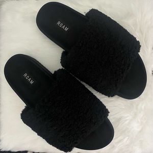 ROAM Fuzzy Faux Fur Slides